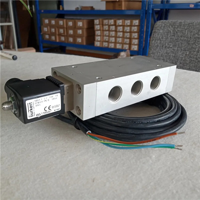 Burkert 다방향 슬라이드 밸브 0450 솔레노이드 H 14.0 G1/2 00162153