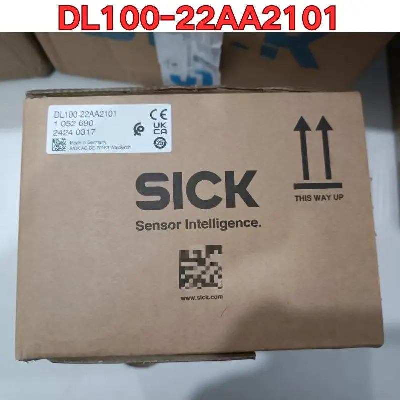 DL100-22AA2101 레이저 거리 측정기 센서