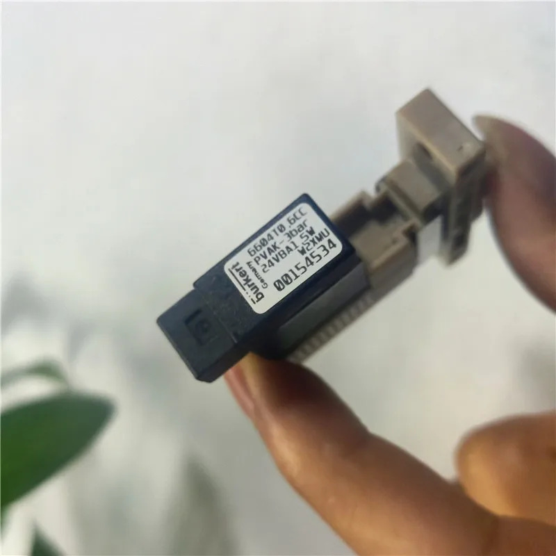 Burkert 솔레노이드 밸브 6604T 0.6 CC 양방향 3방향 내식성 6604