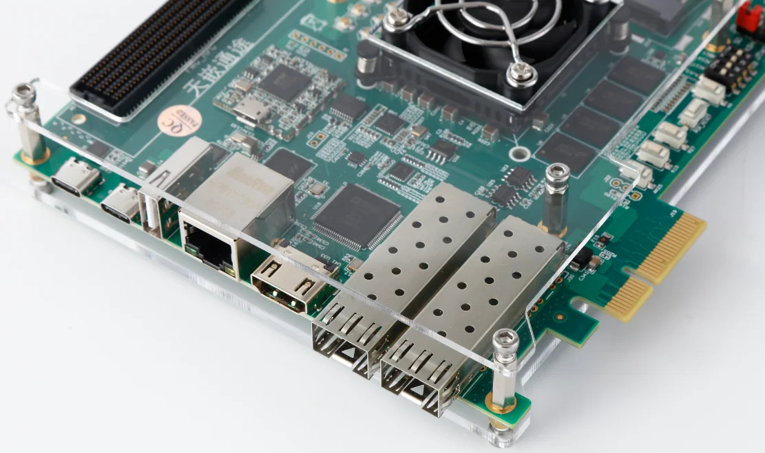 ZC706은 ZYNQ 개발보드 XC7Z045 XC7Z100과 하게 호환됩니다.