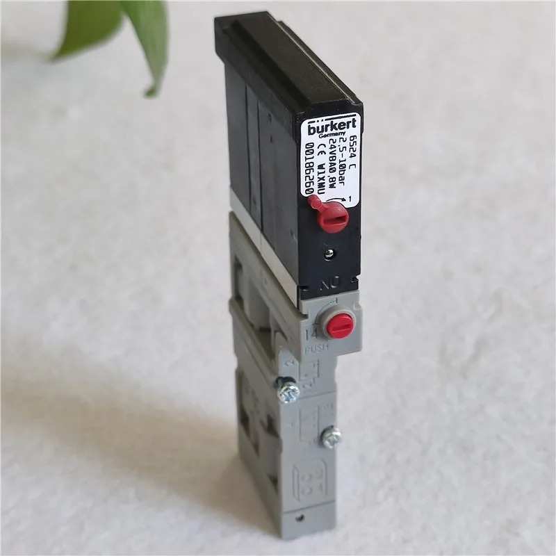 Burkert 솔레노이드 밸브 6524C 2.5-10 bar 공압 3방향 00184043 00186260