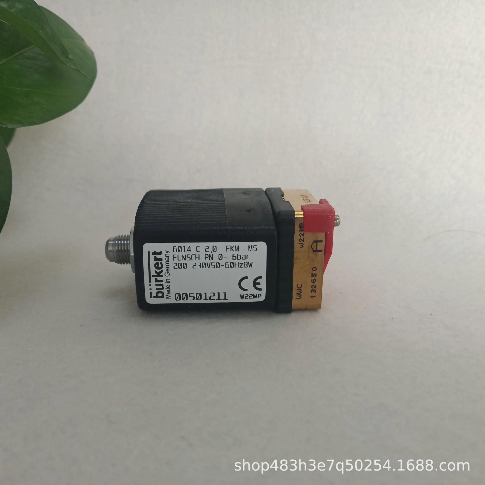 Burkert6014 솔레노이드 밸브 C 2.0 FKM MS G1/4 00501211 200-230V 포장