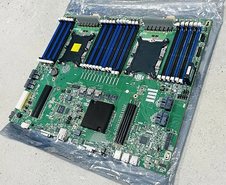 C621 듀얼 3647 메보드는 XEON 8124M과 같은 240w 대용량 소비 CPU를 지원