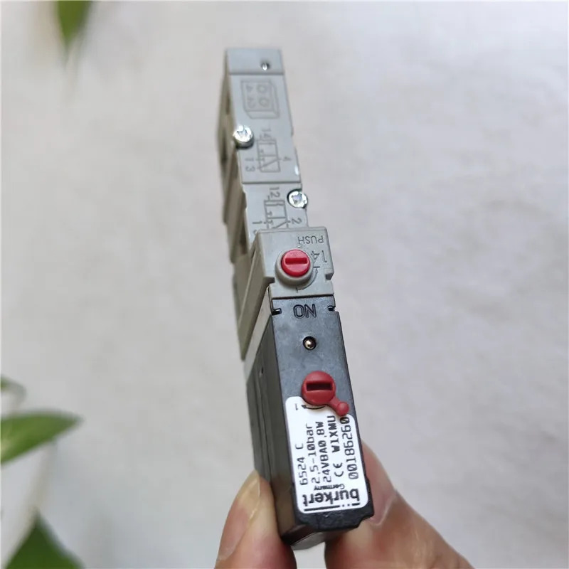 Burkert 솔레노이드 밸브 6524C 2.5-10 bar 공압 3방향 00184043 00186260