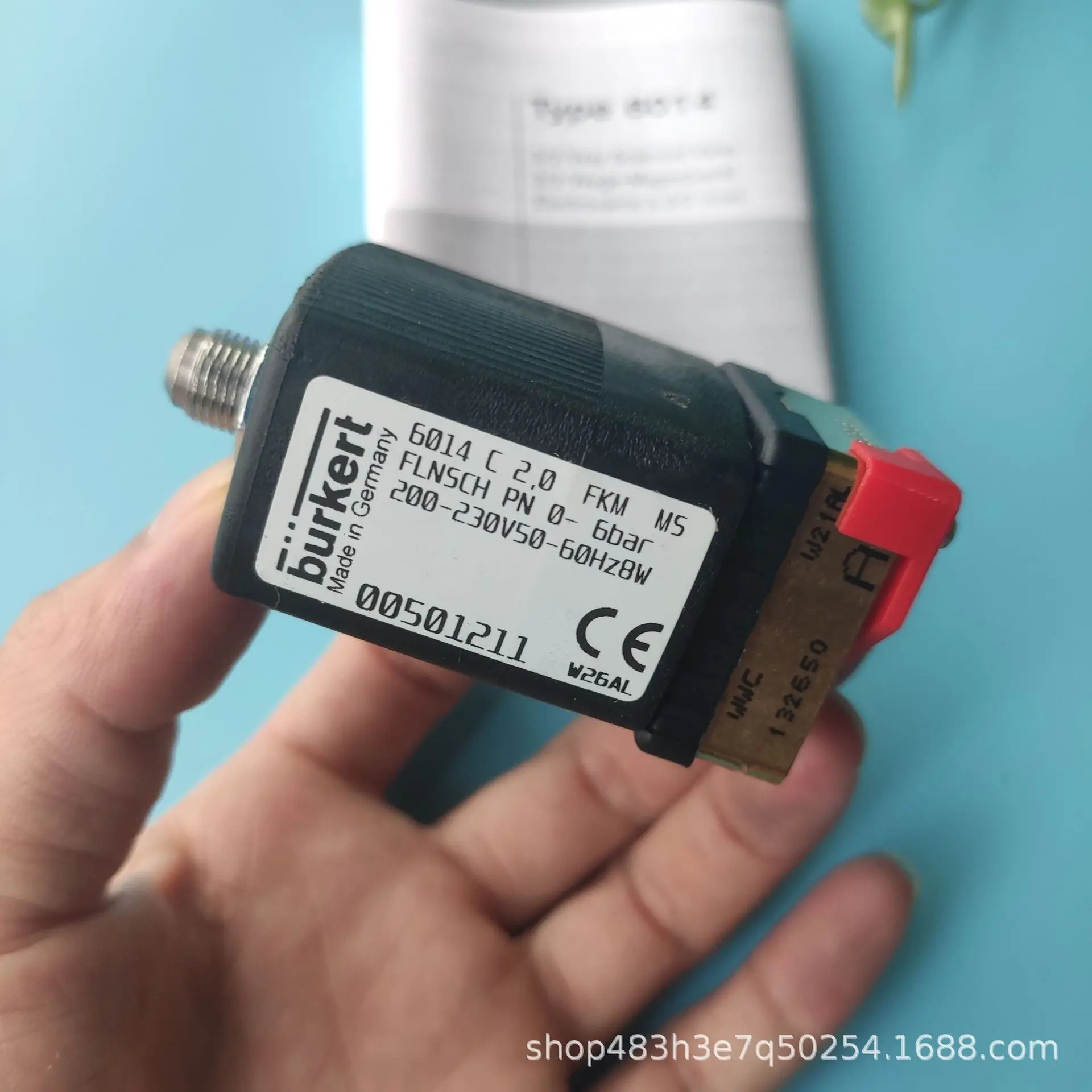 Burkert6014 솔레노이드 밸브 C 2.0 FKM MS G1/4 00501211 200-230V 포장