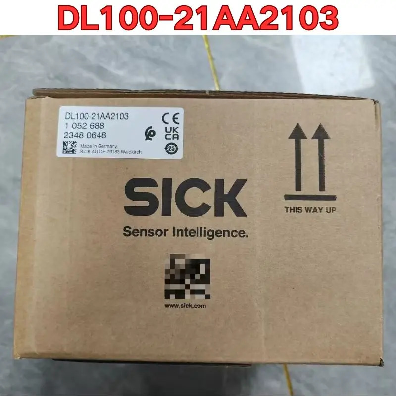 DL100-21AA2103 레이저 거리 측정기 센서