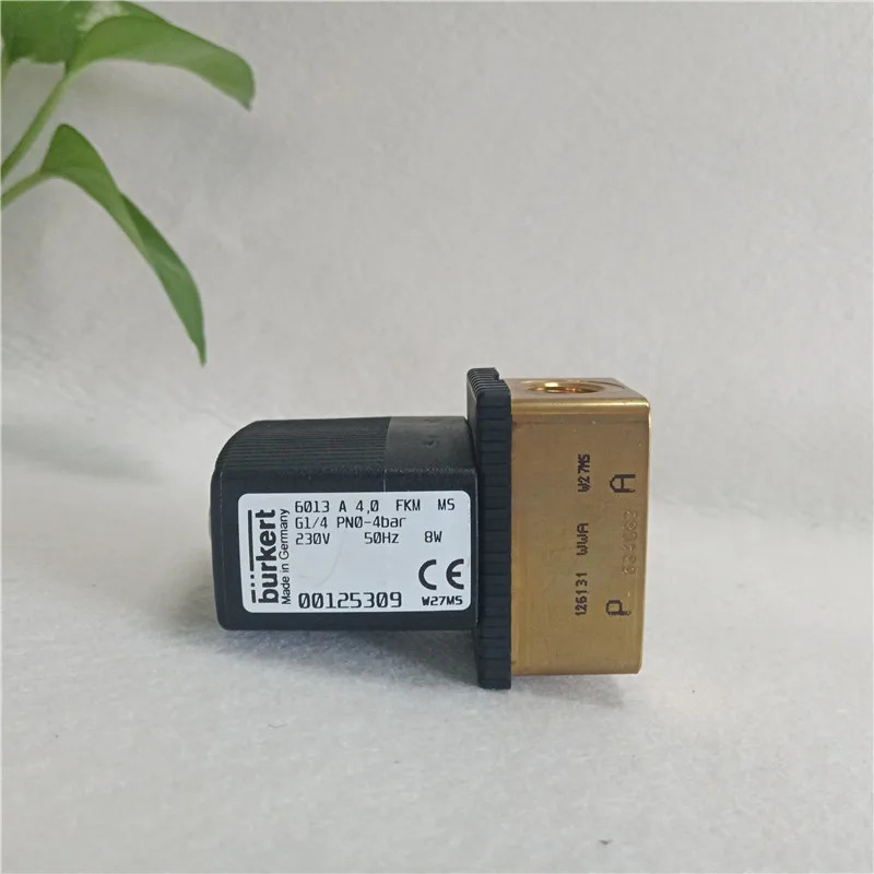 Burkert 솔레노이드 밸브 6013 A 4.0 FKM G1/4 0-4bar 230V 00125309