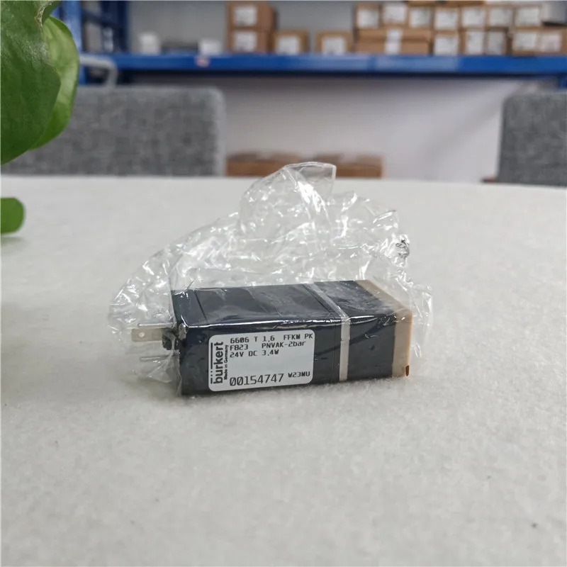 Burkert 2위치 3방향 6606 솔레노이드 밸브 표준 액체 황산 바디 내식성 00165844