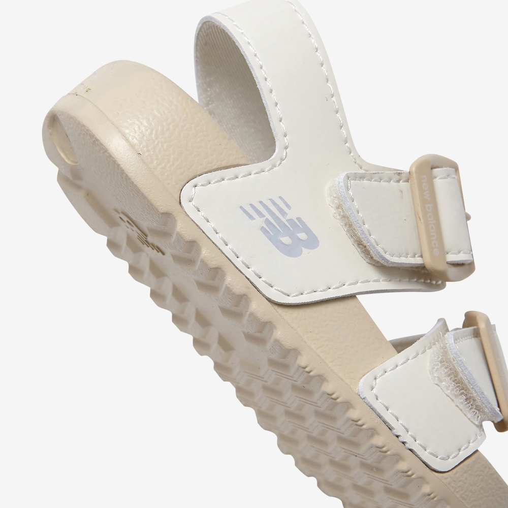 뉴발란스키즈 K3605I0I (130-160) 유아 샌들 NKPLGS221I39 이미지 8