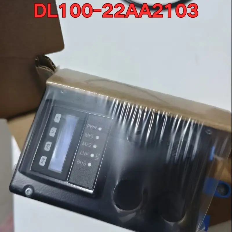 DL100-22AA2103 레이저 거리 측정기 센서