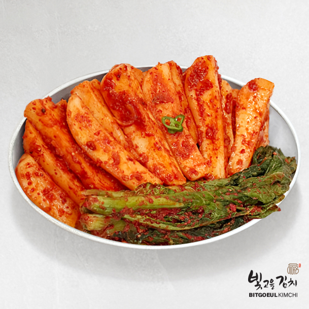 톡쏘는 독특한 갓과 달큰한 알타리가 만나 더 맛있는 알타리갓김치 전라도 빛고을김치 이어온