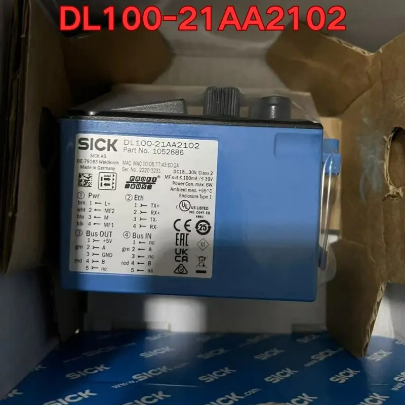 DL100-21AA2102 레이저 거리 측정기 센서
