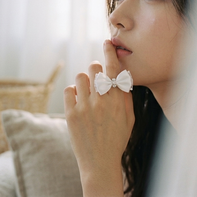 가더GADE 9CA 리본큐빅반지 유니크 특별한이벤트 셀프웨딩 드레스코디 브라이덜샤워 생일파티 우정 프로포즈 초미니2겹리본 - 상세 이미지 2