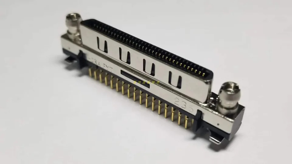 HDRA-EC68FDT-SLD SCSI VHDCI 라투 보드 연결 0.8mm 피치 68PIN