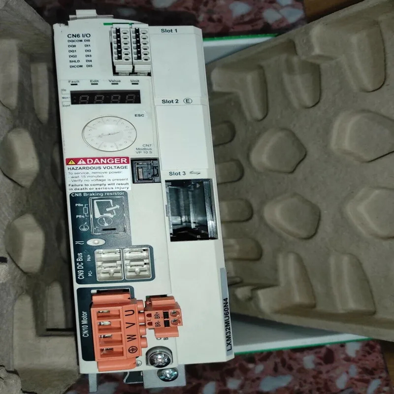 서보 드라이브 LXM32MU60N4 상태
