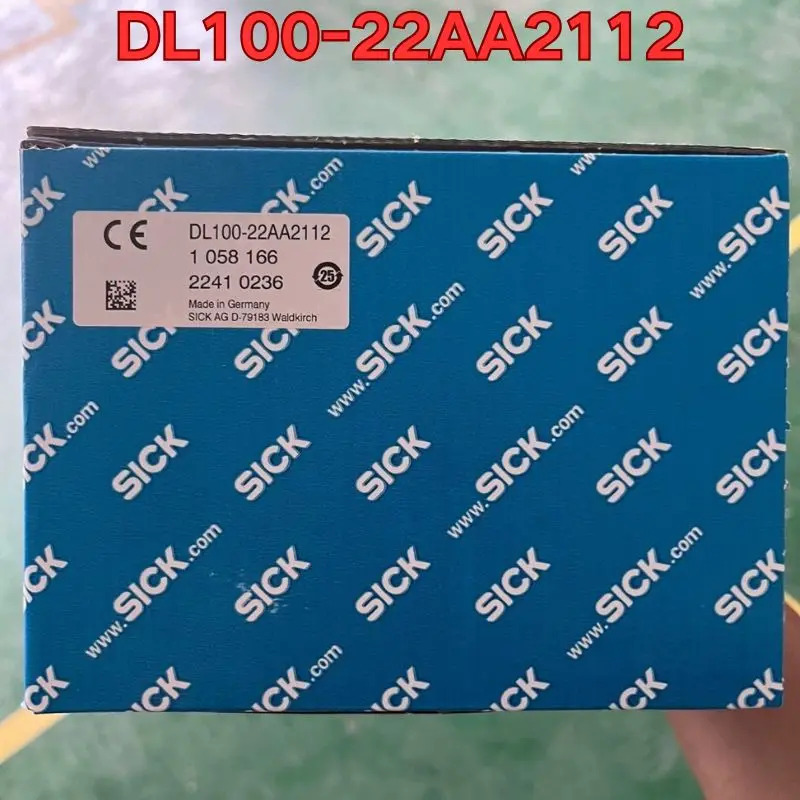 DL100-22AA2112 레이저 거리 측정기 센서
