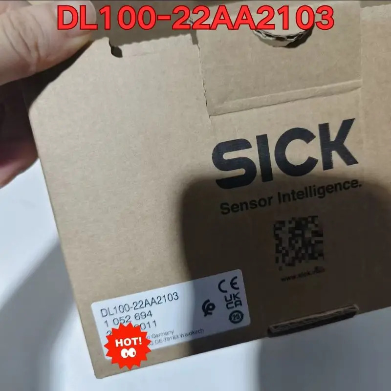 DL100-22AA2103 레이저 거리 측정기 센서