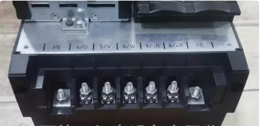 MDX60A0300-503-4-00 4656EZ 0019 kW EVF9324-EVV004 LMS4111R-13000 A9C30815 EVT220