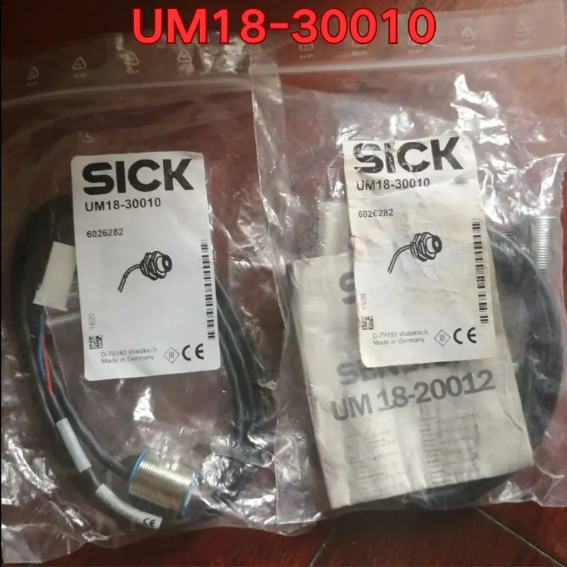 UM18-30010 센서