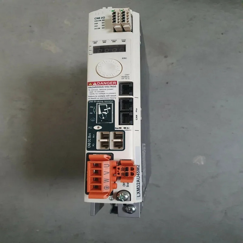 서보 드라이브 LXM32AU45M2 상태