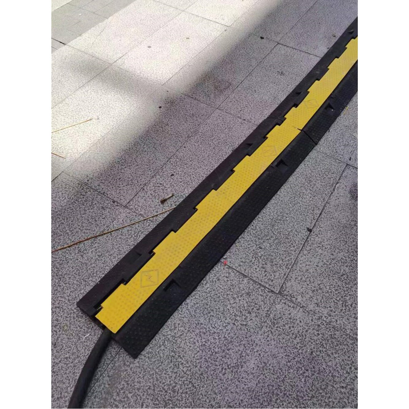 블랙 보호 1 충격 pvc 과속 몰딩 실외용 고무판 노란색 없는 28x50mm 나사가 3cm 속도제한 케이블 홈 덮개 1 pvc 나사가 없는 홈 블랙 - 상세 이미지 2