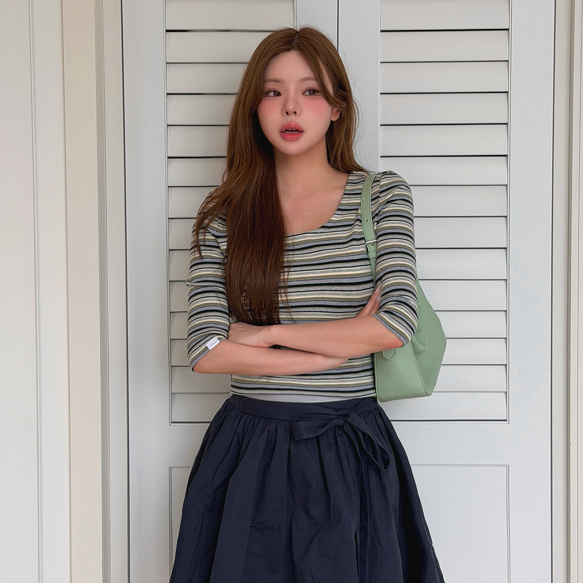 [은채PICK] 로엠 스트라이프 스쿱넥 티셔츠 RMHWG26YT3 - 상품 이미지