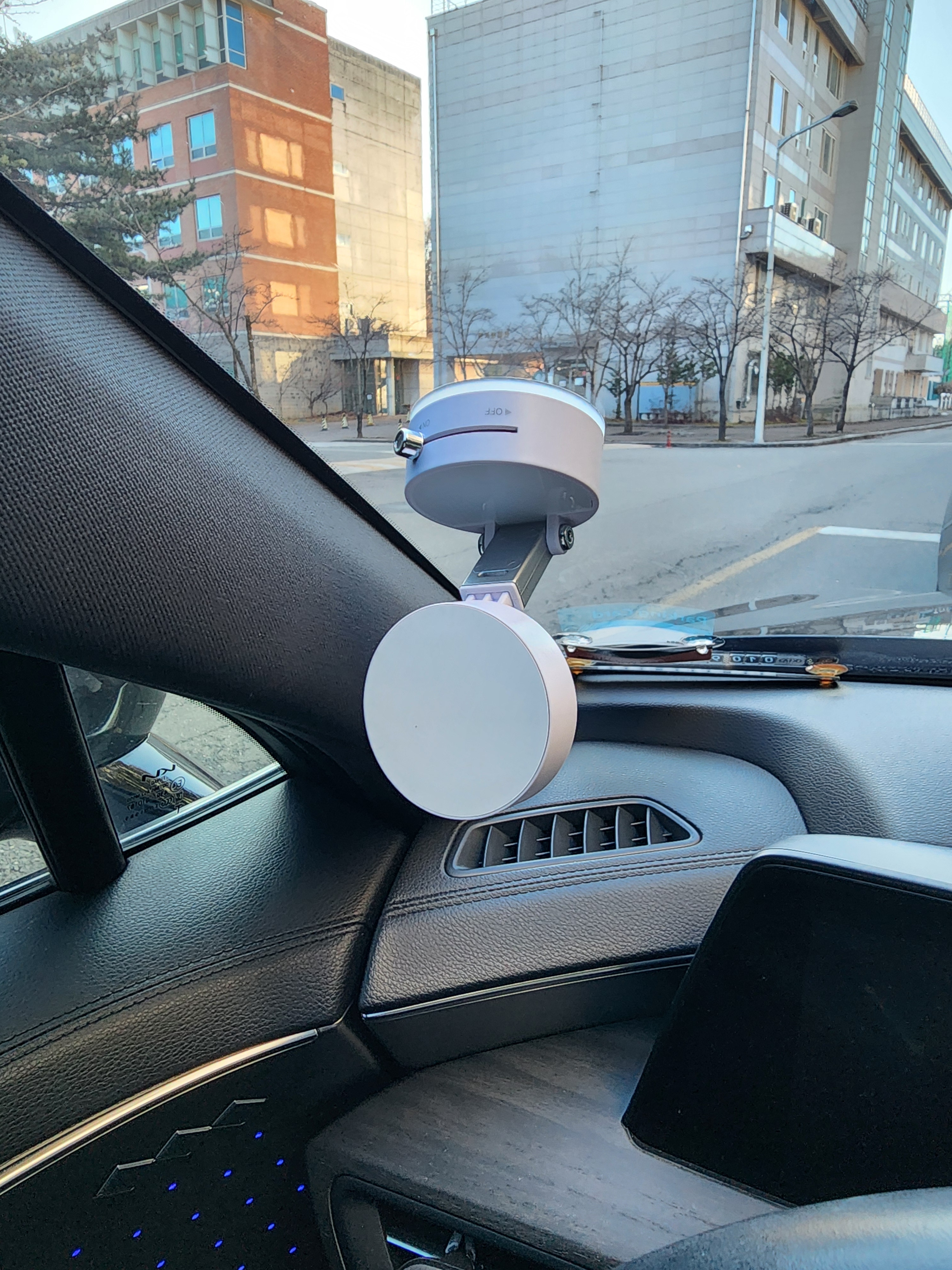 렌디피 맥세이프 차량용 거치대 진공흡착 마그네틱 대시보드 핸드폰 태블릿 자석 - 상세 이미지 3