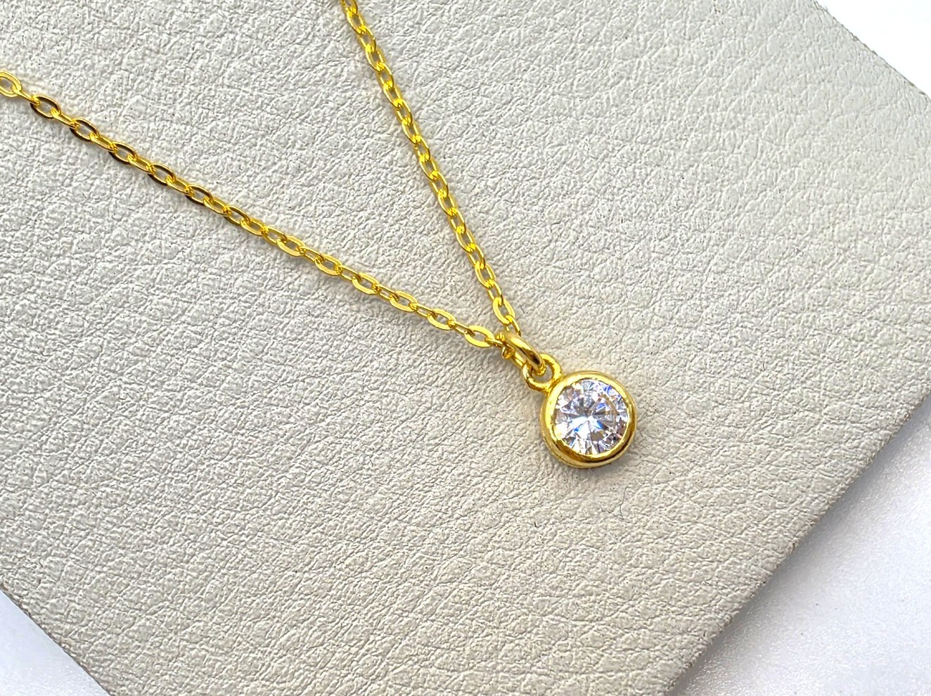 24K 순금 3.75g(1) 화이트 큐 베젤 목걸이(18K 연결고리 장식) - 상품 이미지