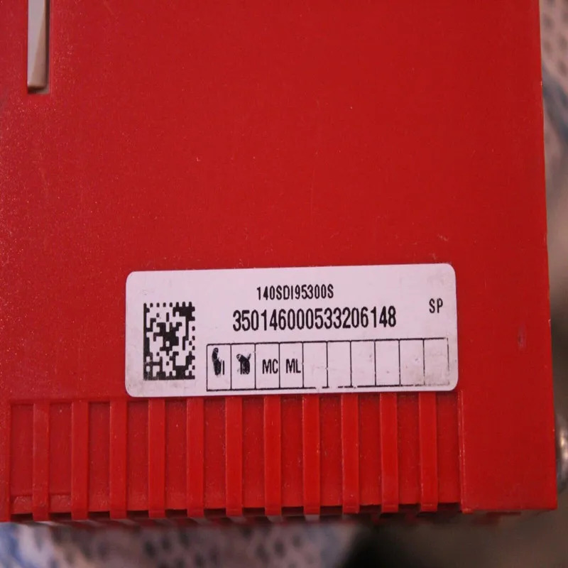 PLC 모듈 140SDI95300S 상태