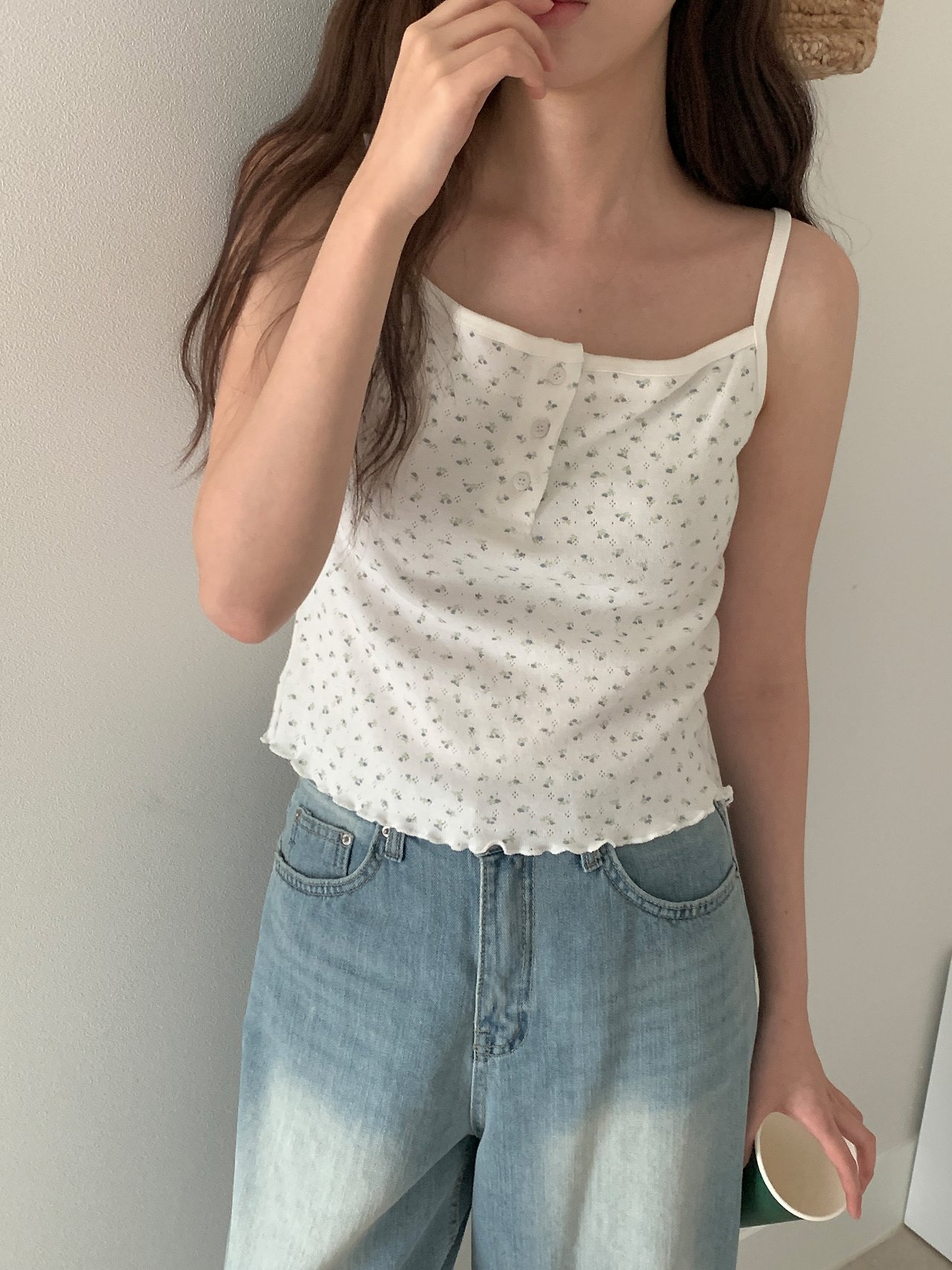 오버무드 여름 잔꽃 플라워 펀칭 셔링 나시티 레이스 슬림 슬리브리스 여름 이너탑 - 상세 이미지 2