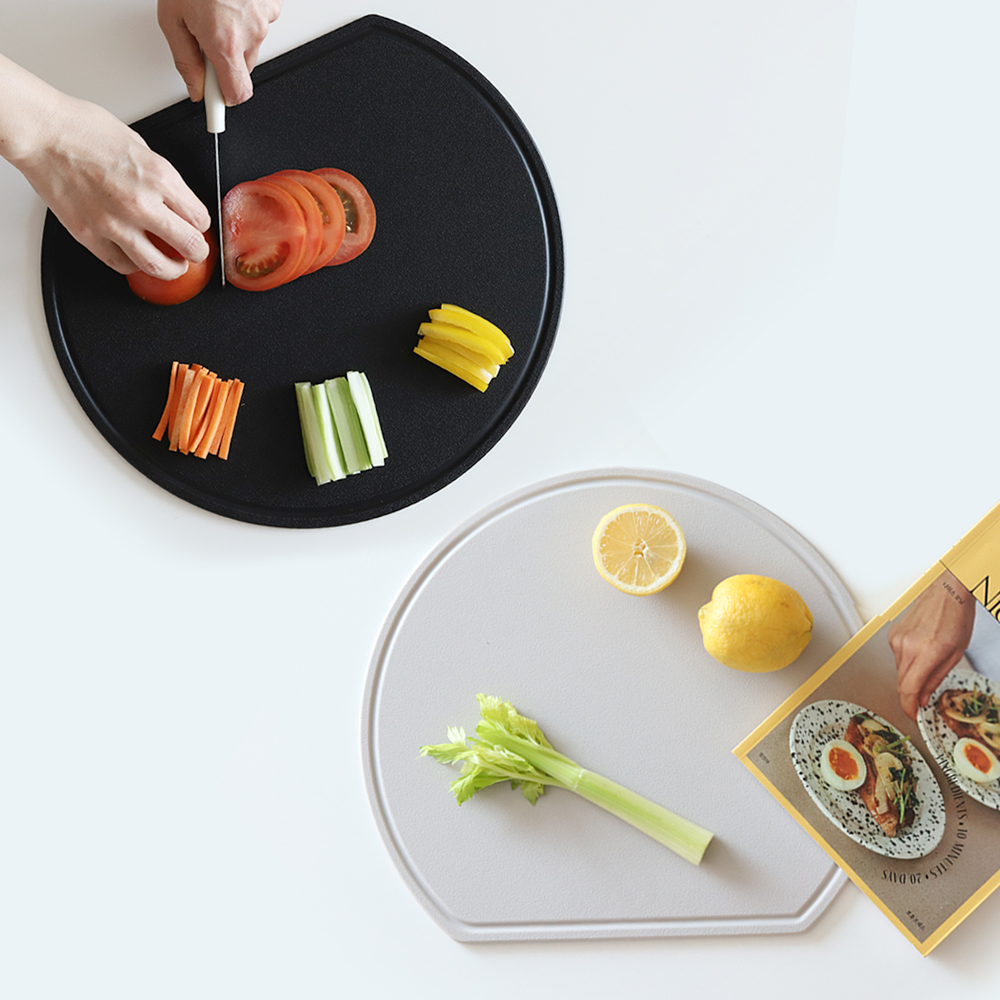 칼자국 이염에 강한 TPU 반달 도마 34cm / 99.9% 항균 이유식 앙면도마 상품 이미지