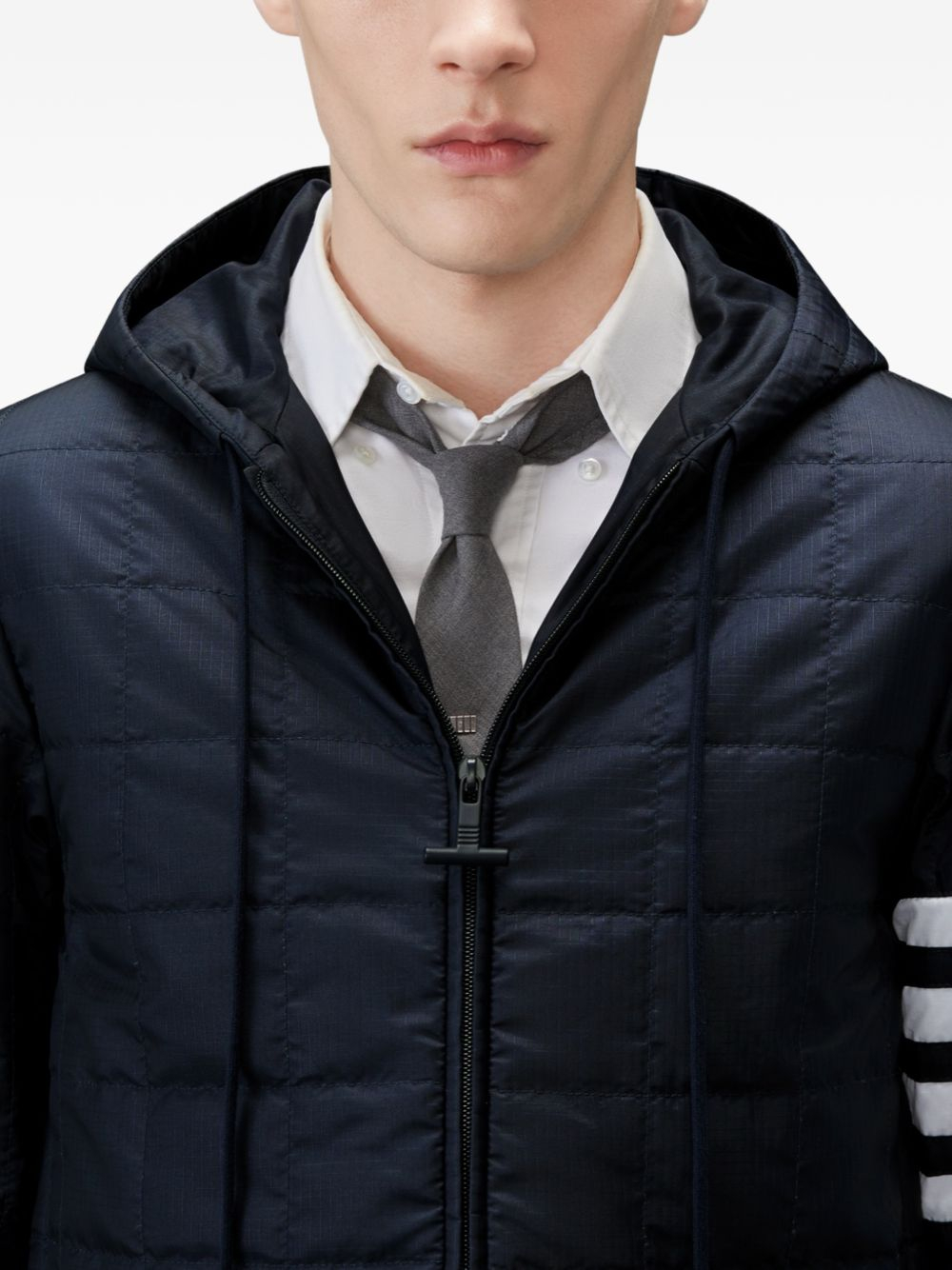 톰 브라운 남성 다운 자켓 FW26 MJD138XF1095415 - 상세 이미지 4