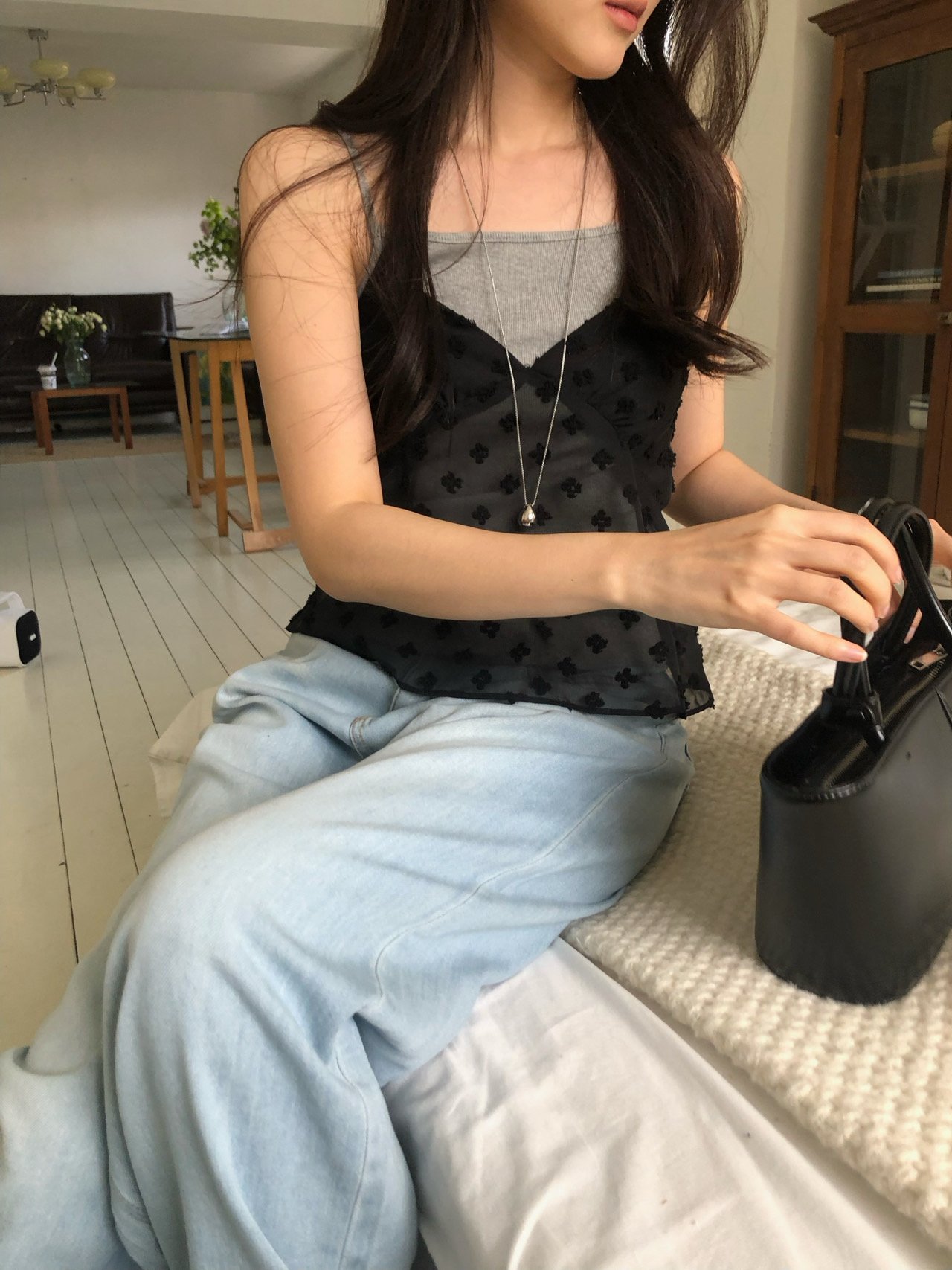 오버무드 여름 시스루 플라워 레이어드 홀터 나시 쉬폰 블라우스 프릴 슬리브리스 - 상세 이미지 2