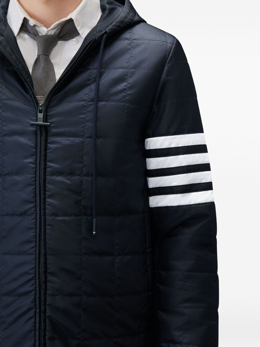 톰 브라운 남성 다운 자켓 FW26 MJD138XF1095415 - 상세 이미지 5