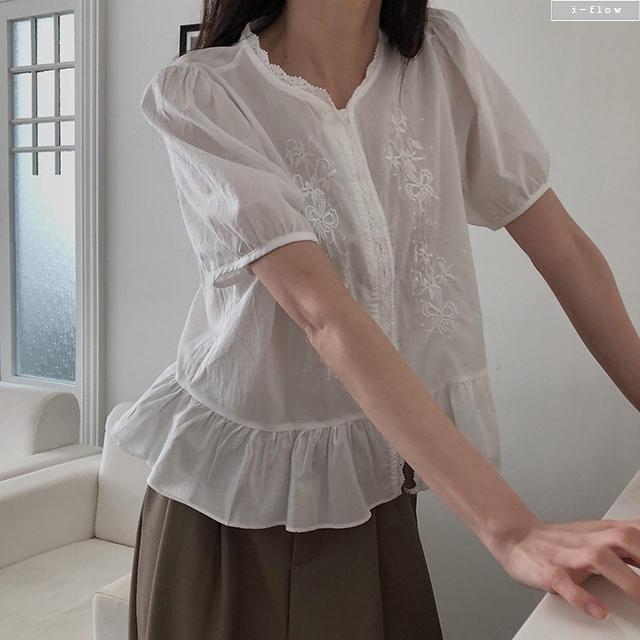 포무아 레이스넥 퍼프 자수 블라우스 2col 봄 여름 라운드 플레어 코튼 제이플로우 - 상세 이미지 2
