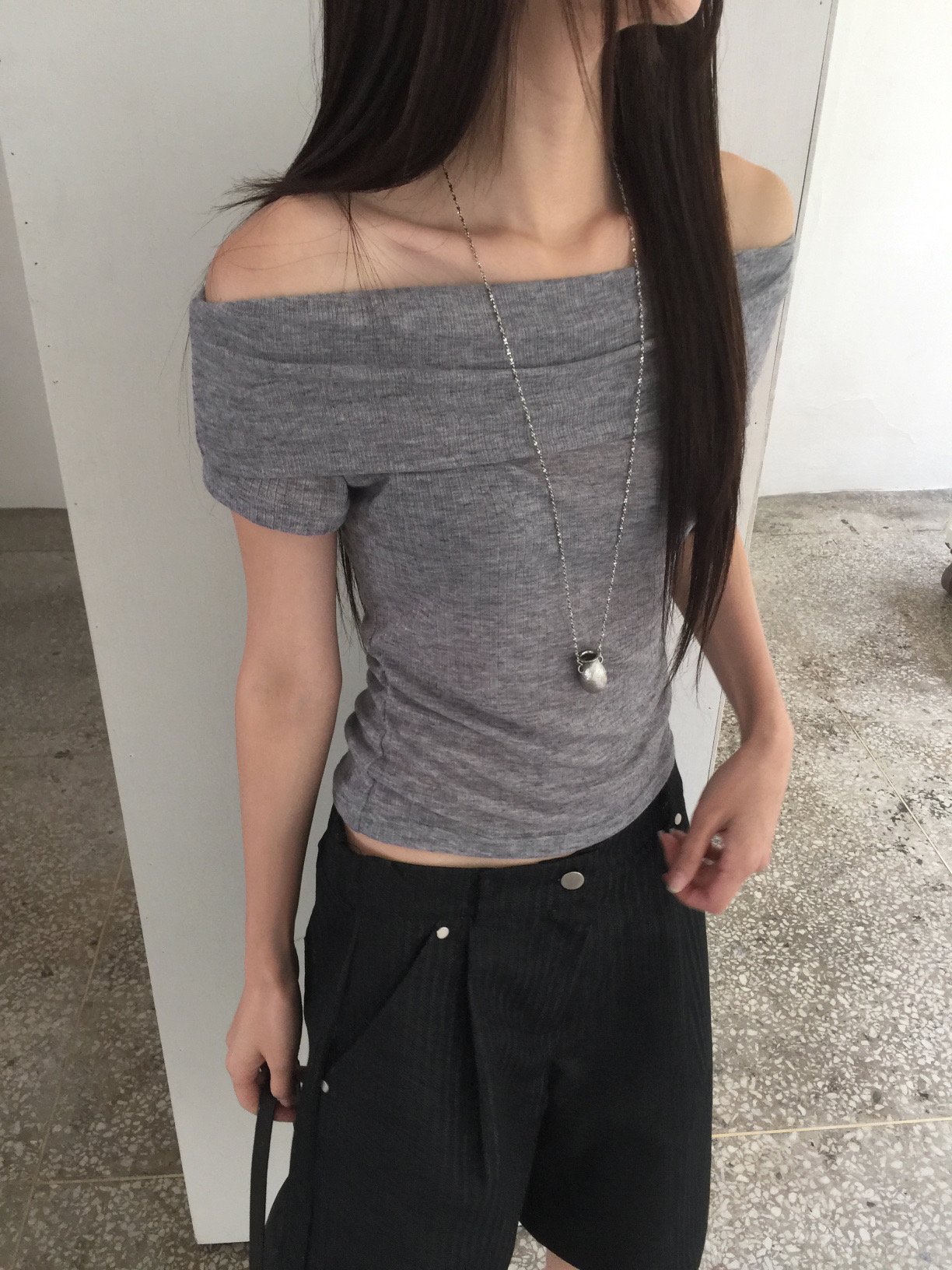 오버무드 여름 드레이프 보트넥 시스루 오프숄더 반팔티 여리핏 슬림 셔링 티셔츠 - 상품 이미지