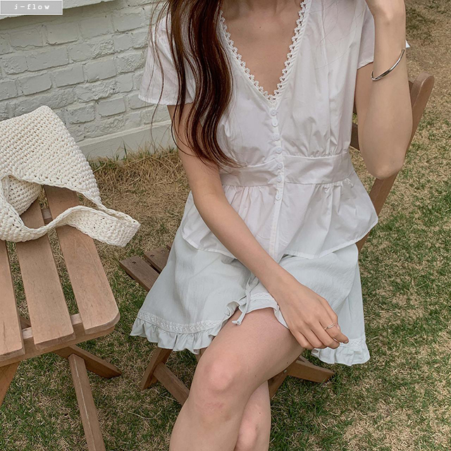 이픈 레이스 브이넥 셔링 블라우스 2col 봄 여름 A라인 캡소매 코튼 퍼프 제이플로우 이미지 8