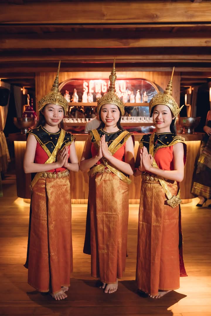 루앙프라방 디너 크루즈 메콩강 선셋 디너세트 전통공연 이미지 8
