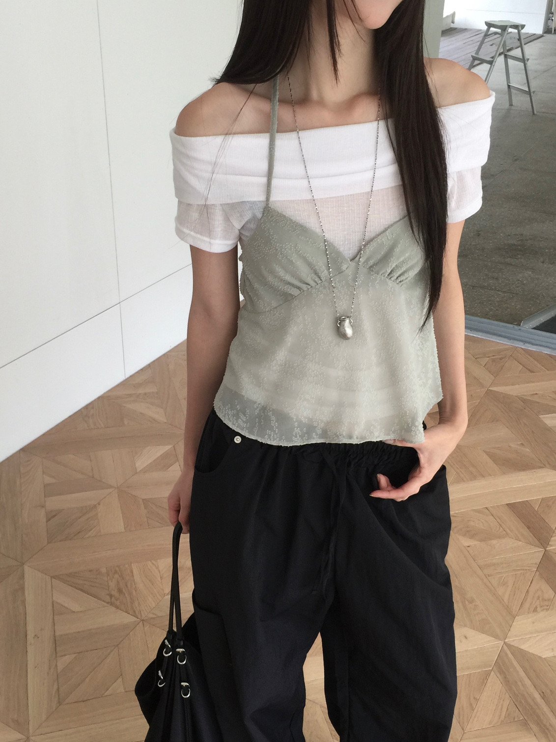 오버무드 여름 플라워 자수 시스루 꼬임 레이스 나시 블라우스 레이어드 슬리브리스 탑 - 상세 이미지 5