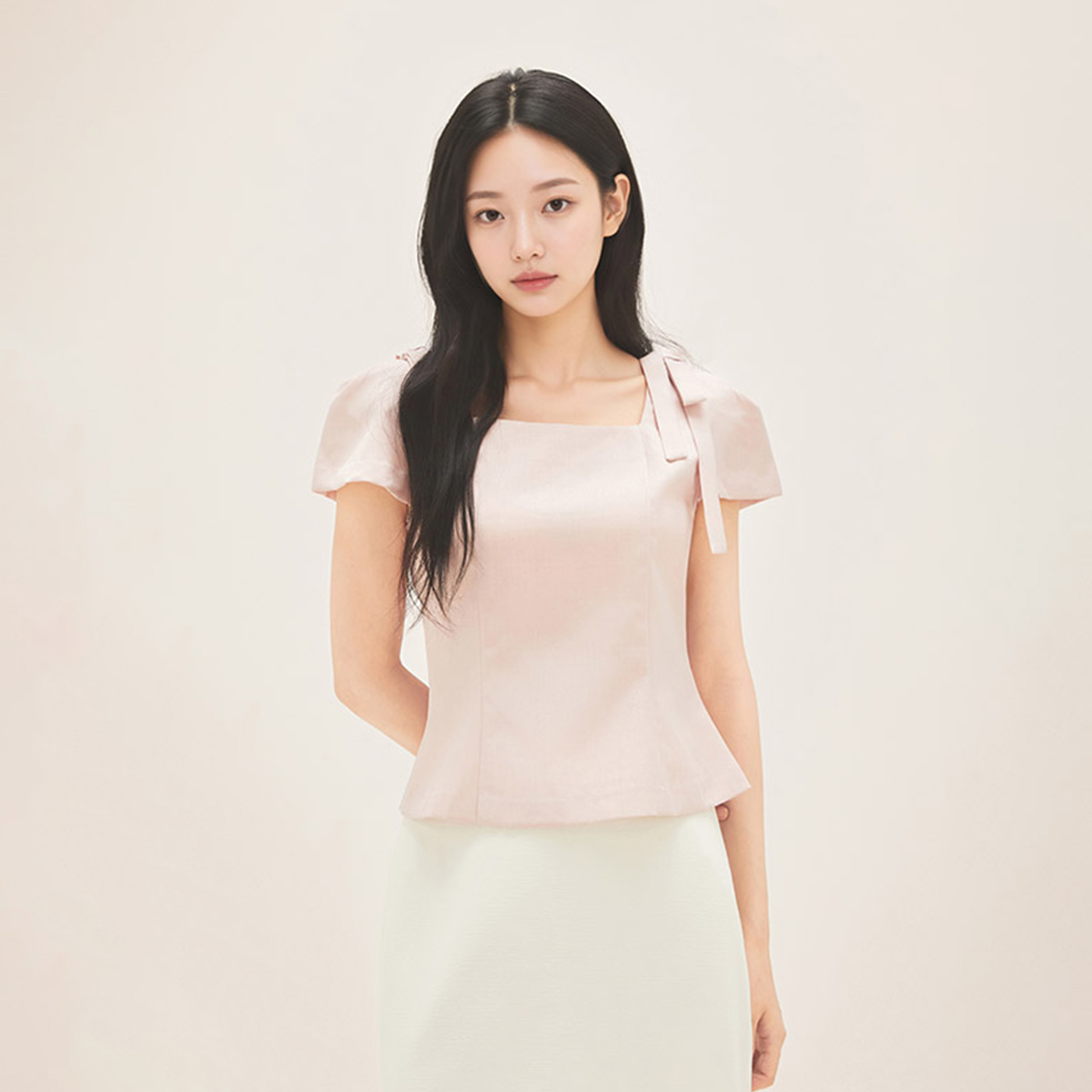 로엠 스퀘어넥 리본 블라우스 RMBLG26ST1 - 상세 이미지 3