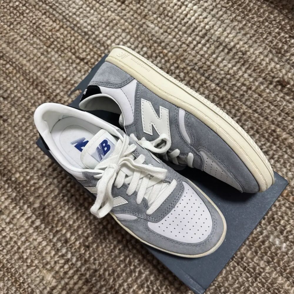 뉴발란스 T500 스니커즈 슬레이트 그레이 CT500OGA 남성 로우탑 데일리 신발 - 상품 이미지