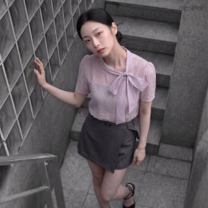 로엠 시스루 리본 타이 블라우스 RMBLG26RT5 착용 후기 | 사이즈/핏 총정리 - 상품 이미지 1