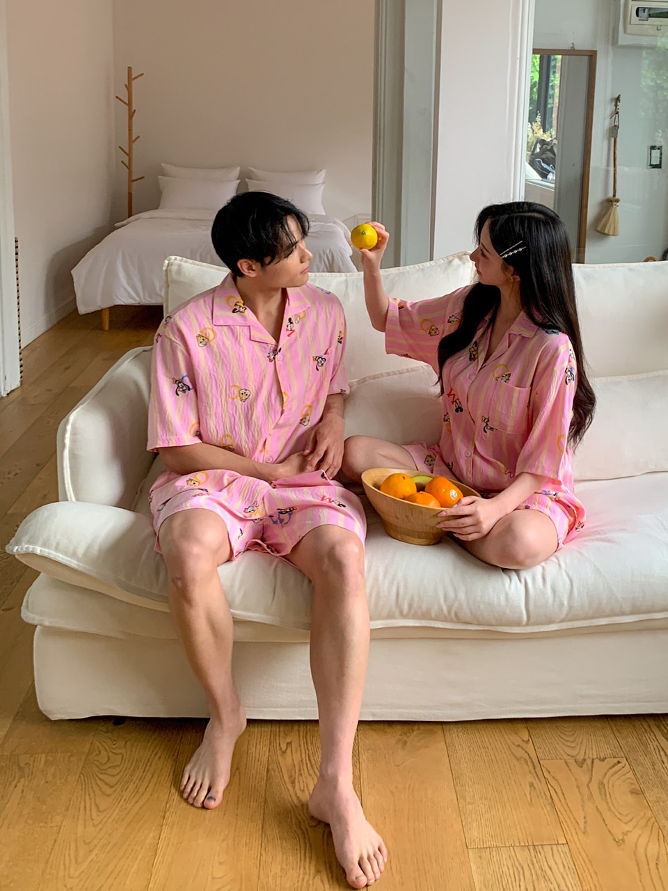 디즈니 알파벳잠옷세트 반팔 반바지 상하의 세트 커플 신혼 여행 홈웨어 파자마룩 - 상세 이미지 3