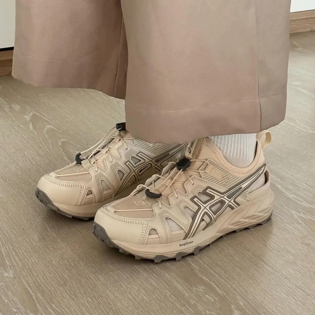 아식스 젤 소노마 SE 아웃도어 샌들 베이지 1203A670-023 - 상품 이미지