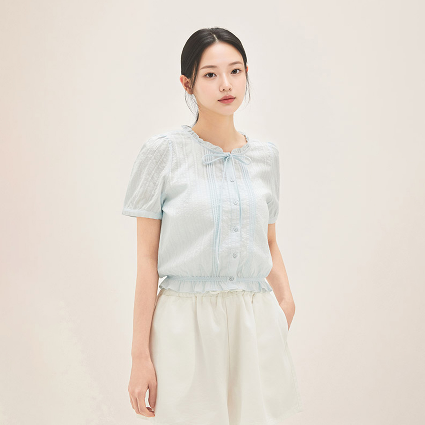 로엠 프릴넥 코튼 반팔 블라우스 RMBLG26RT4 - 상세 이미지 5
