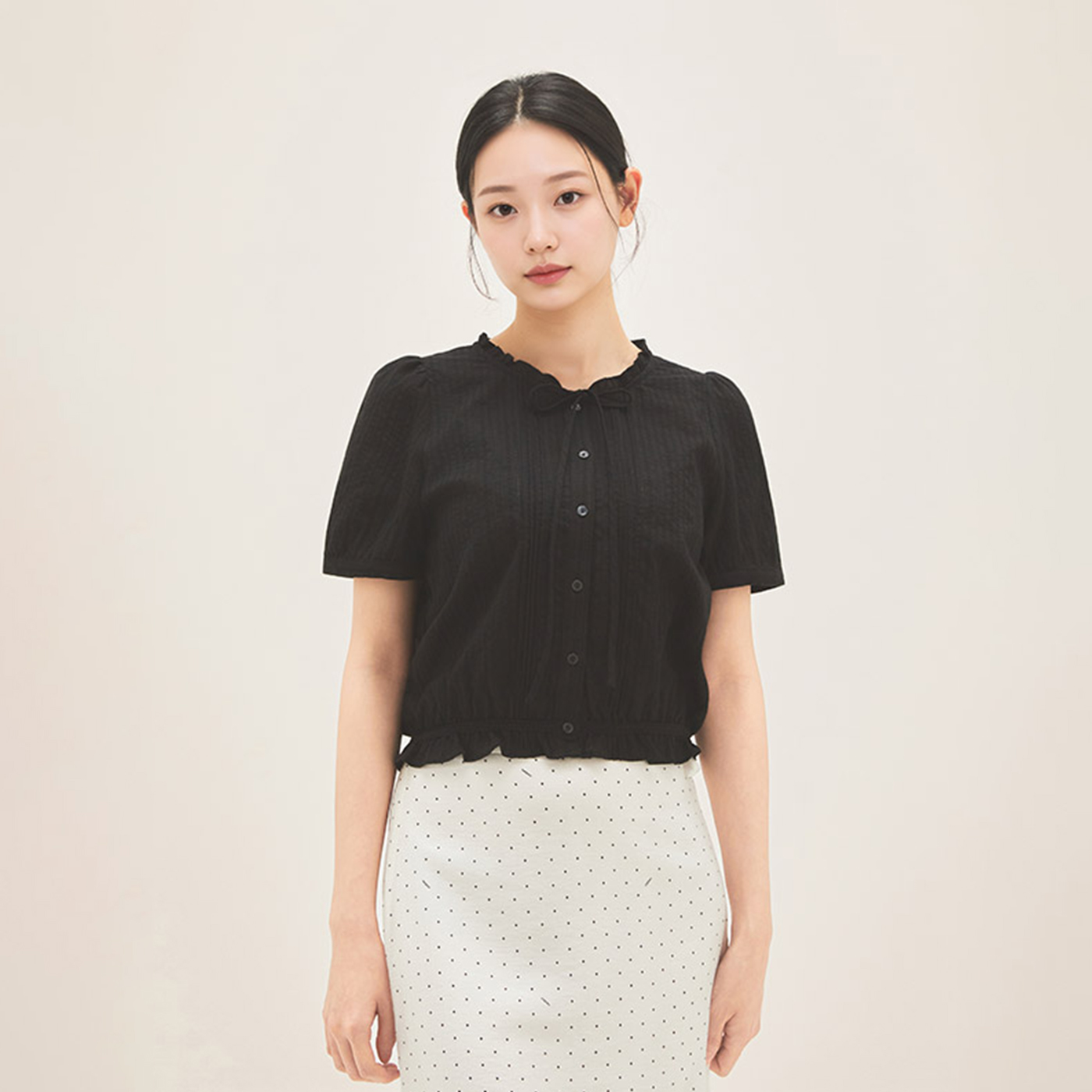 로엠 프릴넥 코튼 반팔 블라우스 RMBLG26RT4 이미지 6
