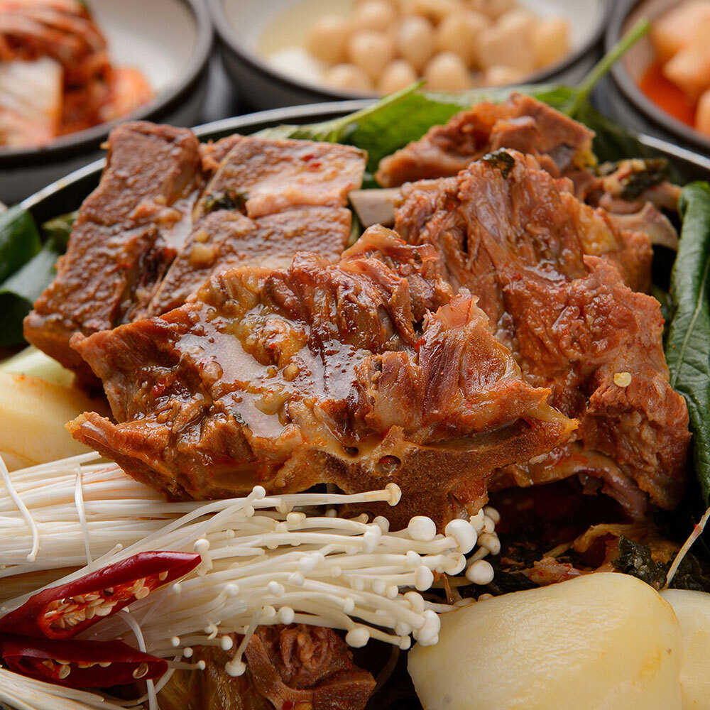 살이 듬뿍 푸짐한 뼈해장국 얼큰 감자탕 2.5kg - 상품 이미지