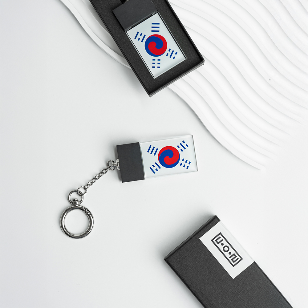 [한국뮤지엄굿즈] 데니 태극기 LED 키링 - 상세 이미지 2