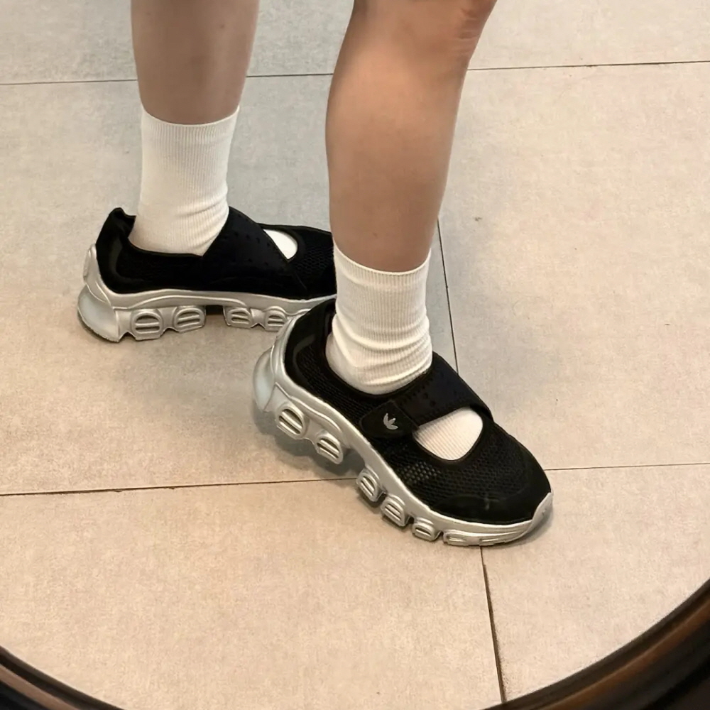 아디다스 아디 폼 여성 샌들 메가제인 메리제인 메탈릭 실버 블랙 JP8117 이미지 6