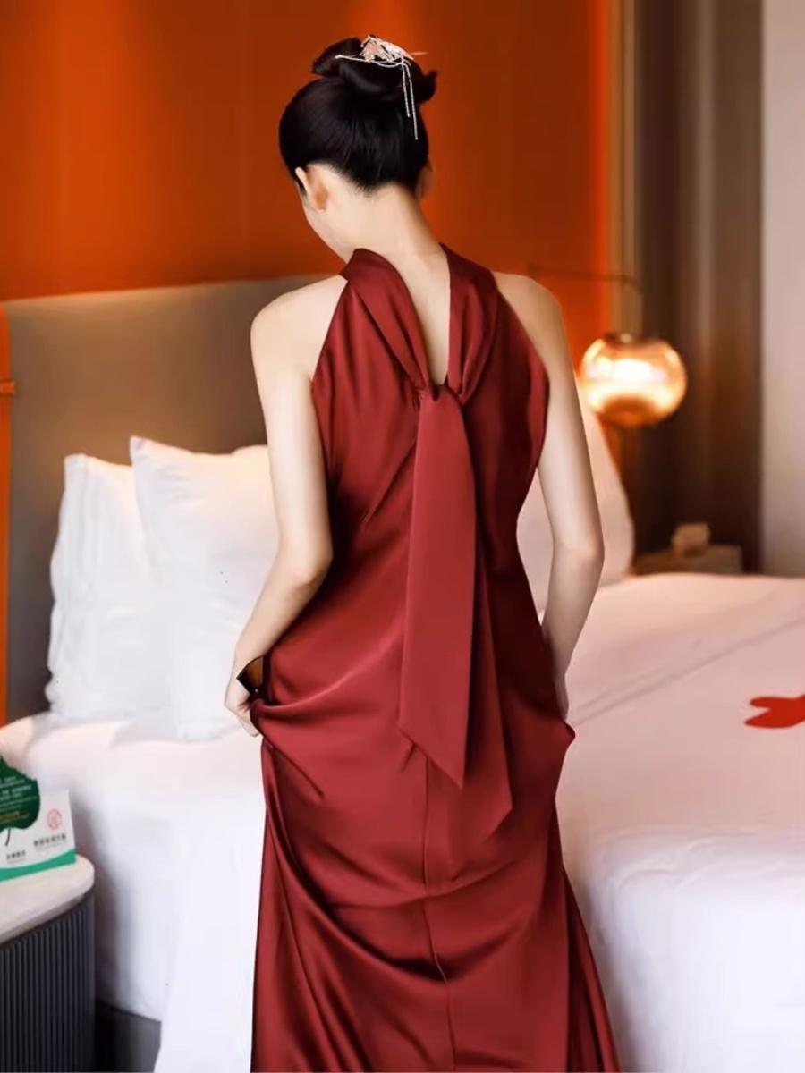 홀터넥 롱원피스 우아한 여성 파티드레스 와인색 슬림핏 이브닝 공연 이벤트 드레스 - 상세 이미지 2